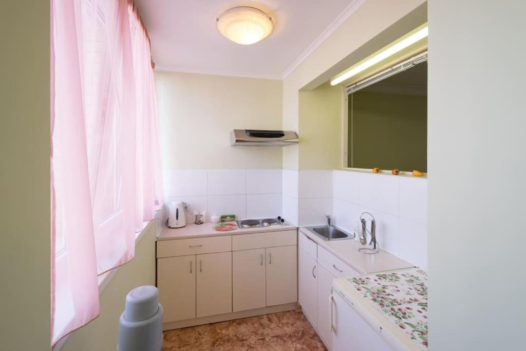 Hotel Service Predslava On Antonovicha Street Kiev Esterno foto